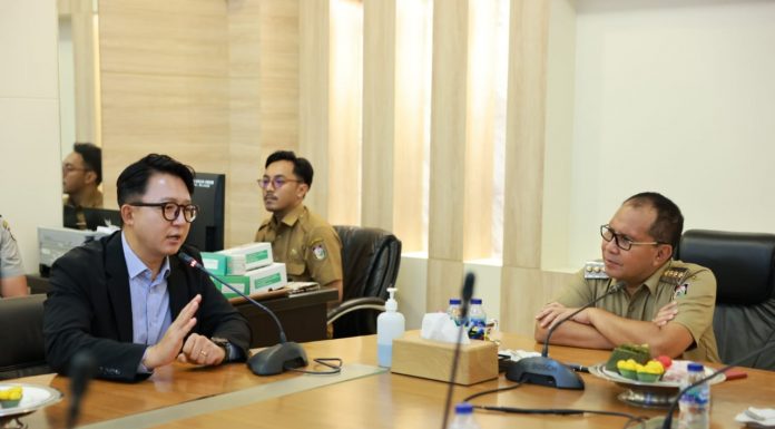 Walikota Makassar Danny Pomanto Jajaki Kerja Sama Smart Street Lighting Project