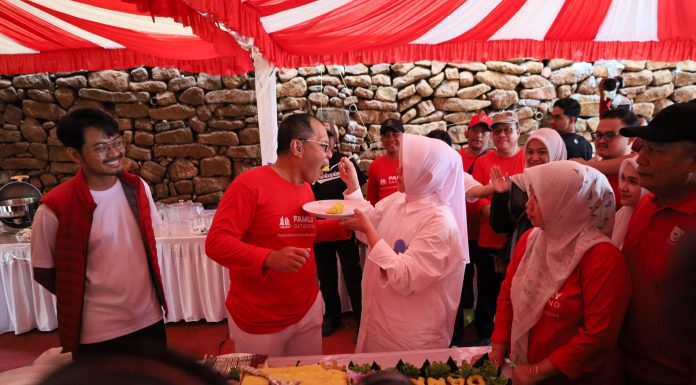 Anniversary Pernikahan ke 29, Walikota Makassar Ungkap Rasa Syukurnya Didampingi Isteri Tercinta Indira Yusuf Ismail