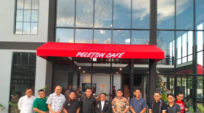 Bupati Yohannis Bassang Resmikan PS Peleton Cafe, Semarakkan Kota Rantepao Toraja Utara