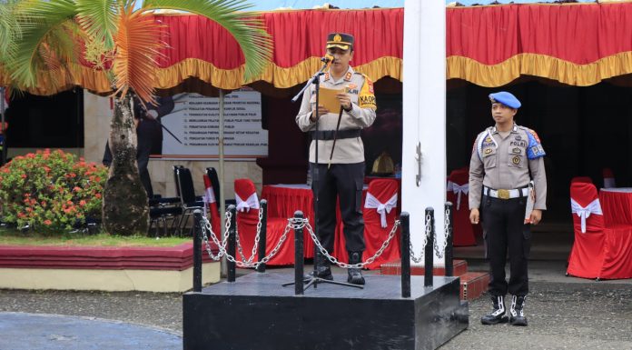 Kapolres AKBP Ari Kartika Bhakti, Pimpin Upacara Kenaikan Pangkat 45 Personil Polres Pangkep