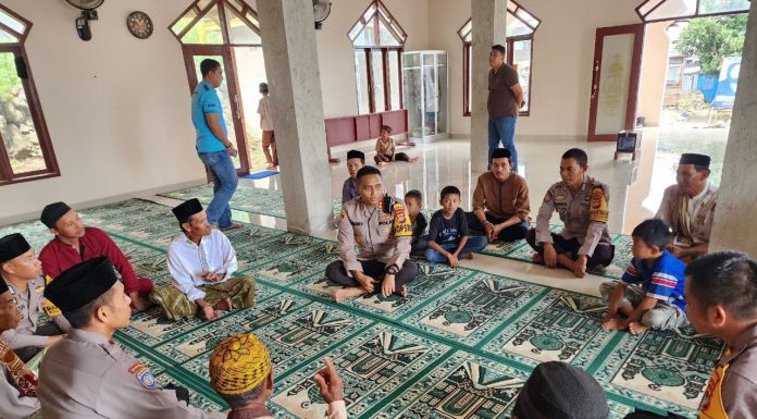 Polres Bantaeng Adakan Giat Curhat Jum’at Bersama Jama’ah Masjid Nurul Jihad