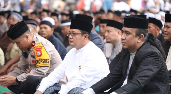 Pj Bupati Sholat Ied Bersama Masyarakat Bantaeng, ‘Momentum Membangun Kebersamaan, Demi Terwujudnya Masyarakat Yang Sejahtera Lahir Bathin’
