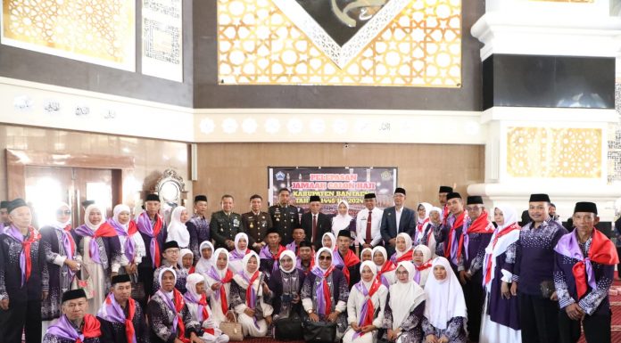 Sekda Bantaeng Abdul Wahab, Lepas 208 Calon Jamaah Haji Kabupaten Bantaeng Tahun 1445H/2024M