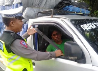 Sosialisasi, Edukasi, dan Penerangan Keliling Kamseltibcar Lantas oleh Unit Kamsel Sat Lantas Polres Lutra