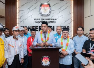 Mantan Gubernur Sulsel, Prof Nurdin Abdullah Antar Anaknya Paslon UJI-SAH Daftar Ke KPU, Nurdin: Ada Tonji Partainya Kodong!