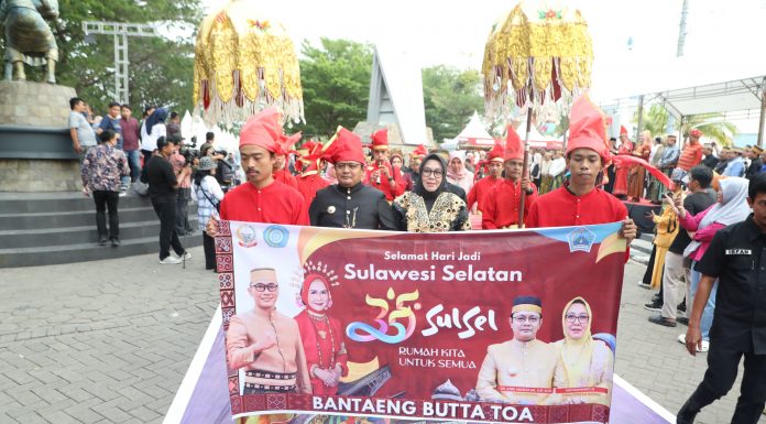 Pj Bupati Bantaeng Didampingi Pj Ketua PKK Turut Hadiri dan Meriahkan Festival Karnaval Budaya HUT Sulsel ke-355