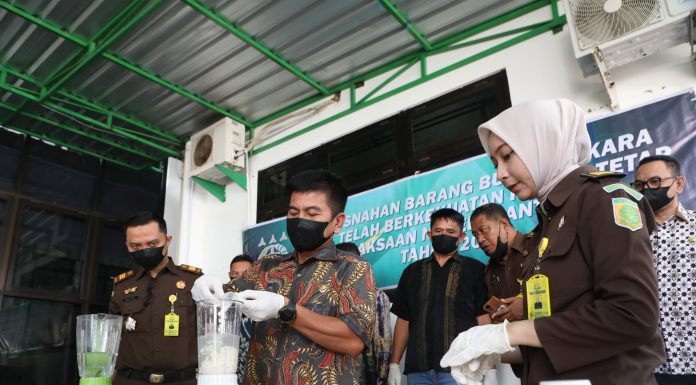 Kejari Bantaeng Gelar Pemusnahan Barang Bukti (BB) Terhadap 34 Perkara Tindak Pidana