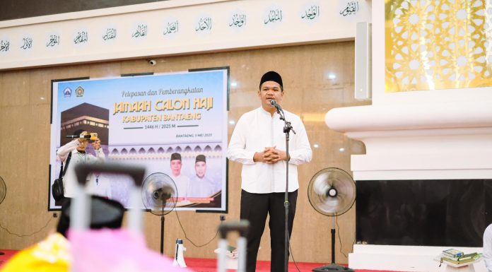 Lepas 178 Jamaah Calon Haji, Bupati Bantaeng Uji Nurdin Minta Nama Daerah Terjaga Dengan Baik