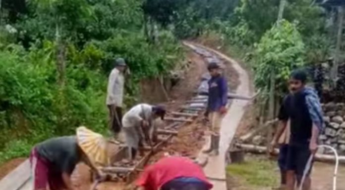 Nunggu Puluhan Tahun, Hanya Janji-janji, Warga Dusun Lemo Pilih Perbaiki dan Cor Jalan Sendiri, Janji Pemerintah Tinggal Kenangan
