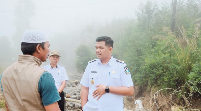 Bupati Uji Nurdin Lakukan Peninjauan Langsung Lokasi Longsor di Bonto Lojong Bantaeng