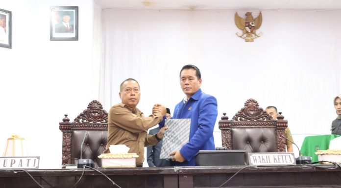 DPRD Luwu Utara Gelar Paripurna, Ranperda Perubahan APBD 2025 Resmi Diserahkan