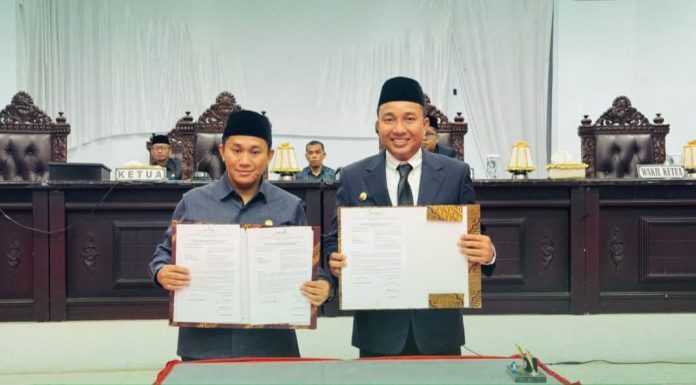 Ranperda Perubahan APBD 2025 Disahkan Jadi Perda, Bupati Janji Evaluasi Penempatan Guru