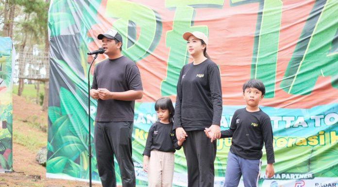 Hadiri PETA 2025, Bupati Bersama Ketua TP. PKK Bantaeng Beri Semangat dan Motivasi
