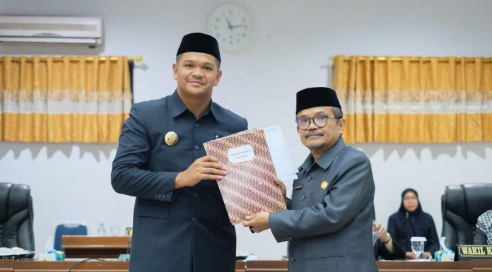 Pemkab Bantaeng Sahkan APBD 2026, Bupati Uji Nurdin Beri Apresiasi Peran Anggota Dewan