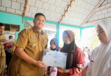 Tingkatkan Motivasi Prestasi, Bupati Bantaeng Serahkan 160 Beasiswa Kepada Siswa-siswi Berprestasi di Pemdes Labbo
