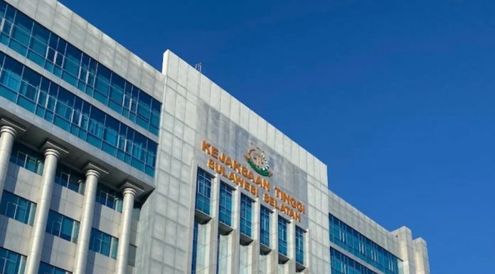Mantan PJ Gubernur Sulsel ‘BB’ Selama 10 Jam Diperiksa di Kejati Sulsel, Dugaan Tindak Pidana Korupsi Kasus Bibit Nanas