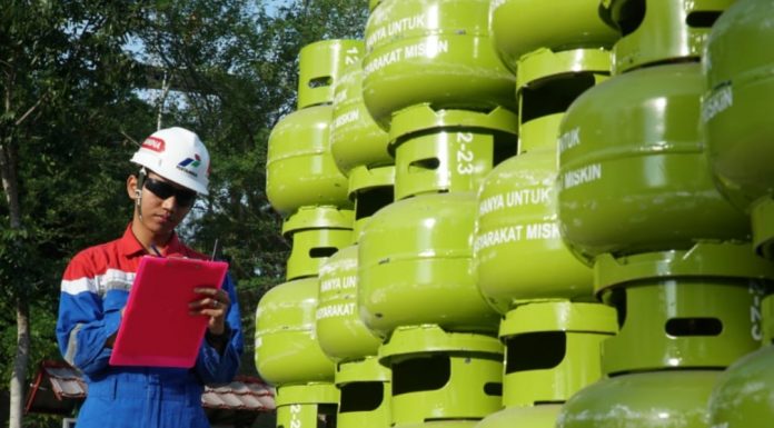 Aktivis LMR-RI Firman Likind, Soroti Kelangkaan Gas LPG 3 Kg Atas Kenaikan Harga Fantastis di Kabupaten Bone