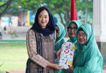 Ketua TP PKK Ny. Gunya Paramasukhaputri Hadiri Peringatan Hari Lansia Nasional ke-30 di Bantaeng