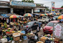 Kios Pasar Banyak Kosong, Lahan Parkir Dipenuhi PKL: Pengelolaan Pasar Sentral Pannampu Dipertanyakan, Apa Kerja Perumda Pasar ?