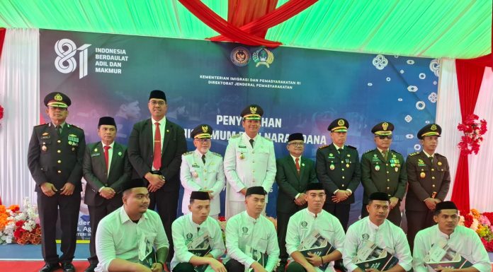 Bupati Bantaeng Serahkan SK Remisi Potongan Hukuman Kepada 93 Warga Binaan pada HUT Kemerdekaan RI ke-81