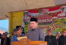 Peringati HUT RI ke-81, Wakil Ketua I DPRD Luwu Utara Bacakan Teks Proklamasi di Pelosok Seko Bersama Masyarakat