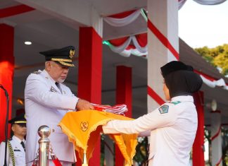 Wabup Bantaeng Pimpin Upacara Penurunan Bendera Sang Merah Putih di HUT Kemerdekaan RI ke-81