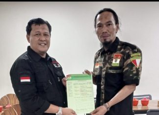 Aktivis Pers Ahmad Awaluddin MT Terima Mandat LMR-RI untuk Nahkodai Komda Bulukumba