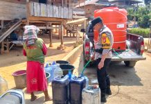 Polsek Alla Bersama Camat Alla Salurkan Air Bersih Keoada Warga Dusun Bibang, Desa Bolang Enrekang
